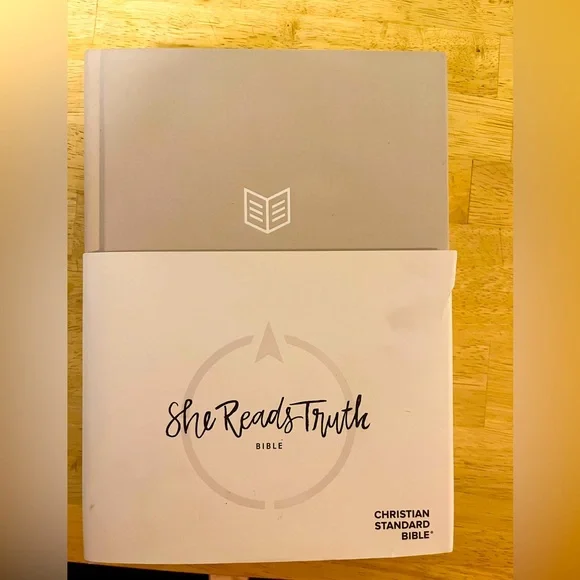 New She Reads Truth Bible - Picture 1 of 6